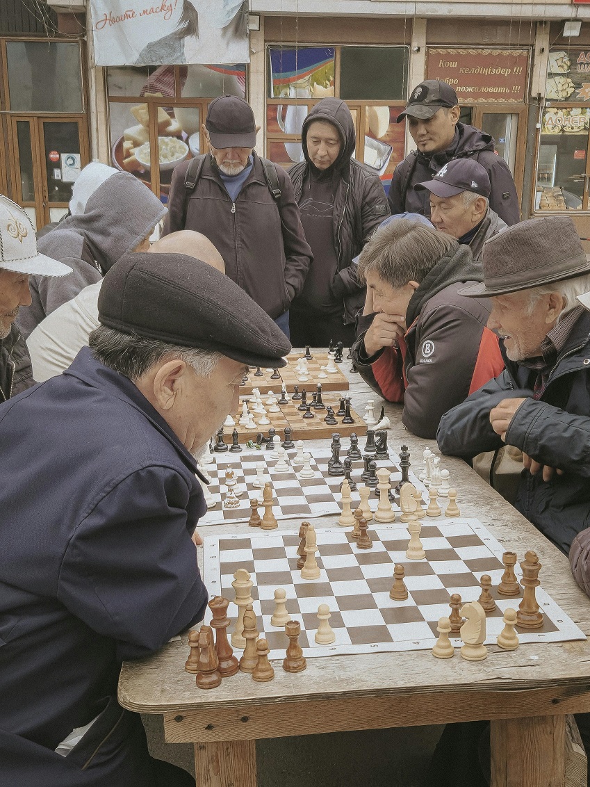 <p>Street fights on chessboards</p>
